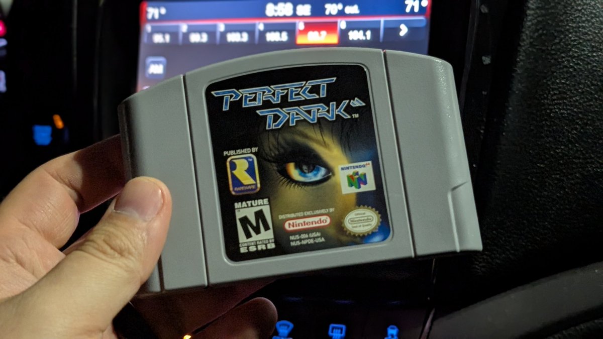 David_Jagneaux's tweet image. Decided to pop in GameStop on the way home from dinner since they have retro stuff again now. Not bad for $20! Basically mint condition label.
I actually have never beat Perfect Dark, as a kid we just did tons of multiplayer.