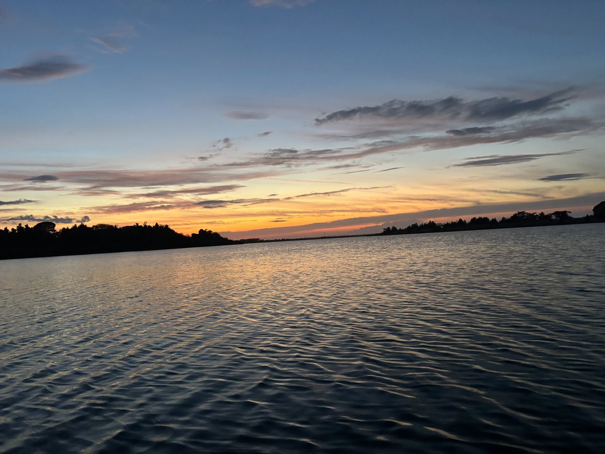 TomiLaffly's tweet image. My Sag Harbor view, earlier this eve. (Thankfully the shaaak wasn’t in the paaahnd.)