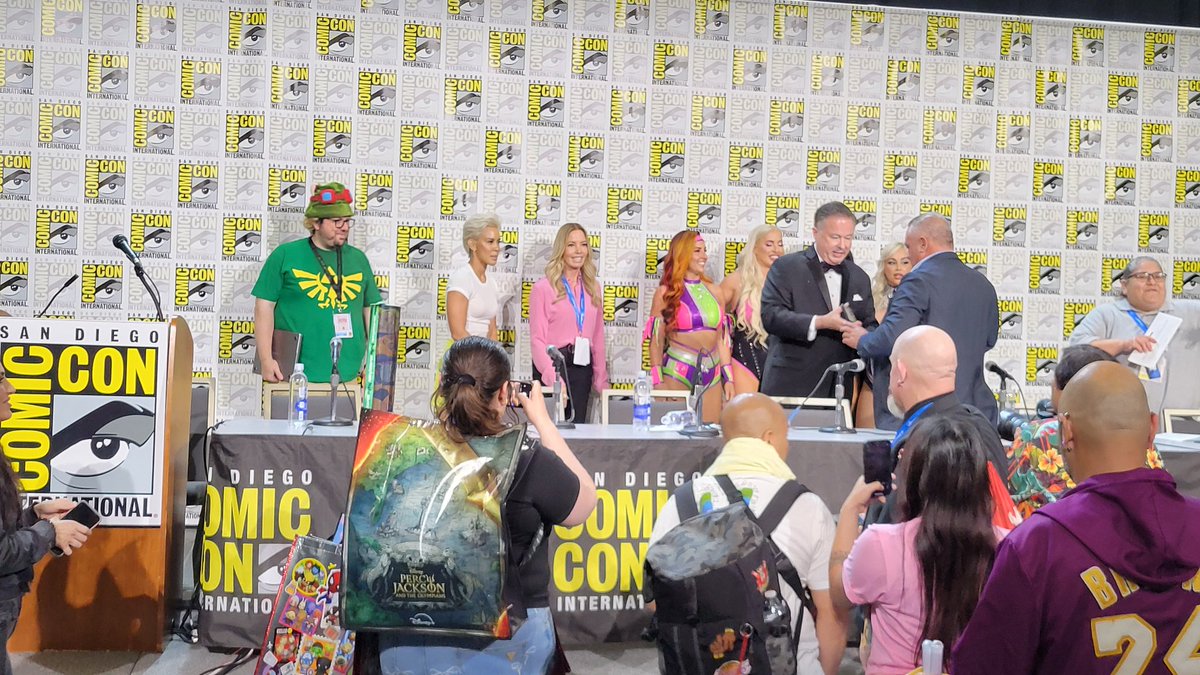 AndyTPrivateEye's tweet image. A Comic-Con story in four parts starring @rocco_botte and the @wowsuperheroes: