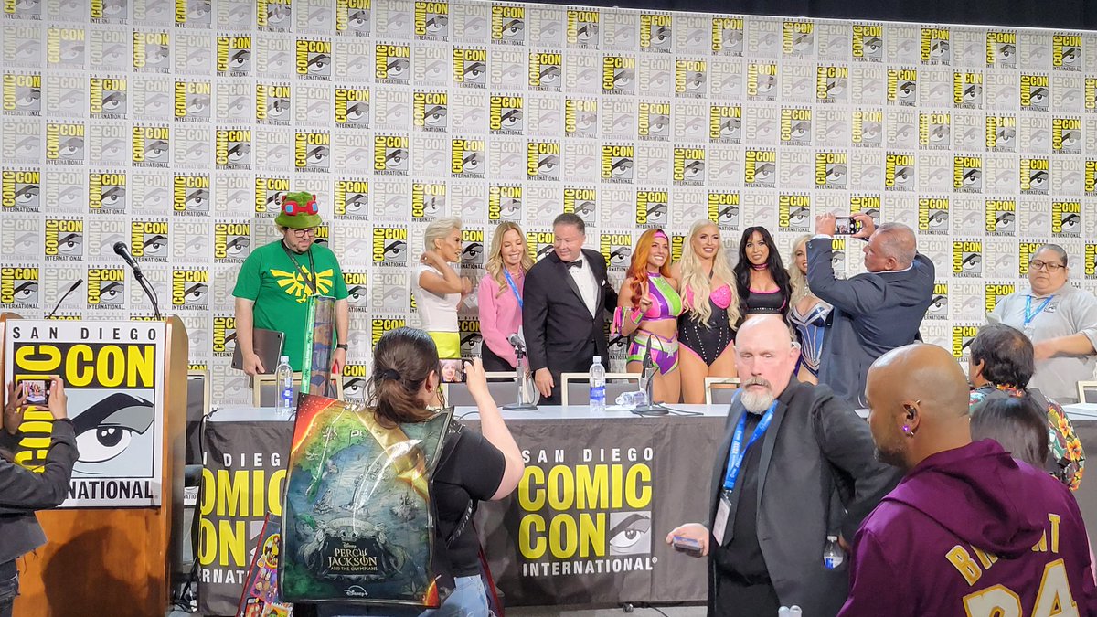 AndyTPrivateEye's tweet image. A Comic-Con story in four parts starring @rocco_botte and the @wowsuperheroes:
