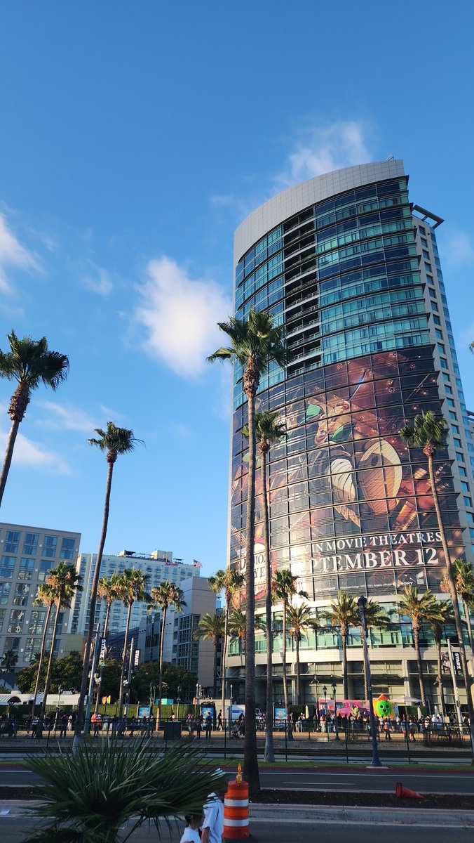 itadaki_yasu's tweet image. SDCC day 2 done!!
Thank you for all those who stopped by my table today! It was definitely better than yesterday 😆
It's always a treat to meet followers. Some were even surprised to see me at a comic con.
Let's keep it up for day 3! See you all tomorrow!