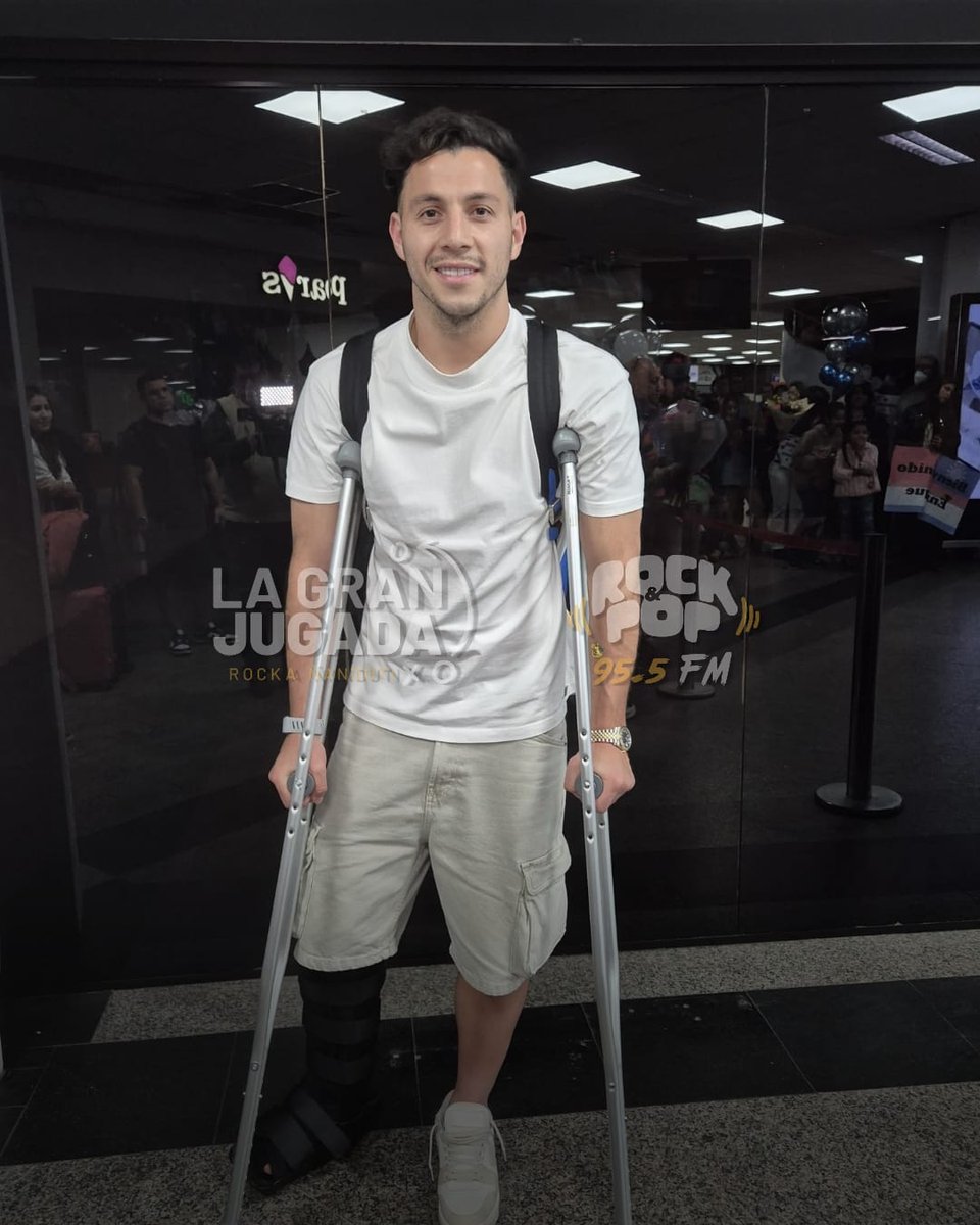 Wilson11G's tweet image. Retornó al país Sebastián Ferreira luego de su operación.
"La cirugía salió bien y tendré de 6 a 8 semanas de recuperación" dijo el futbolista de #Olimpia
La entrevista completa al mediodía en #LaGranJugada
@rockandpop955
@nanduti