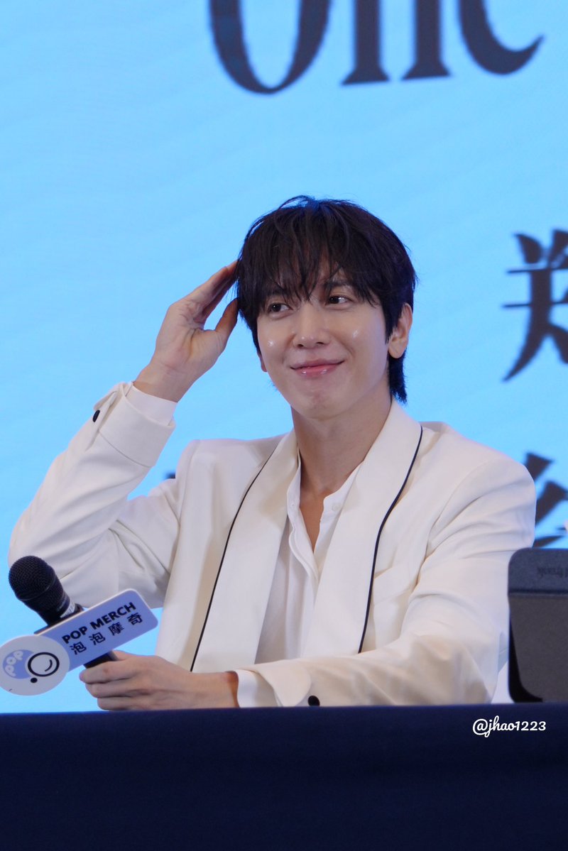jhao1223's tweet image. 250725 Fan Sign

#JUNGYONGHWA 
#정용화
@JYHeffect