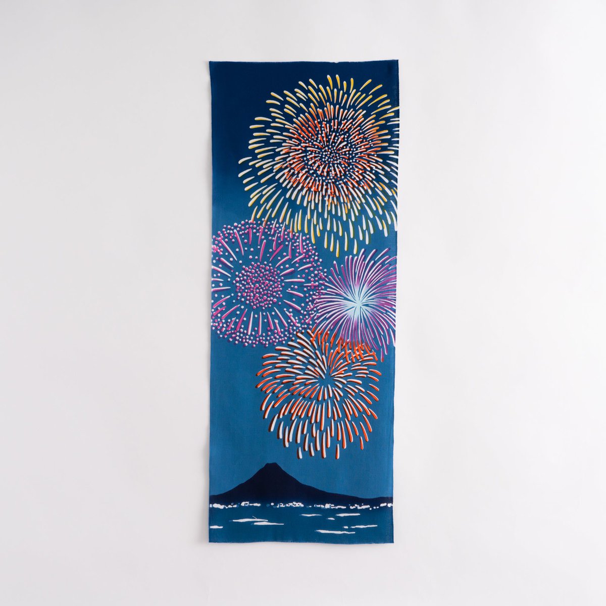KAMAWANU_PR's tweet image. 今日は、隅田川花火大会です🎆
熱中症対策を万全に、花火鑑賞をお楽しみください🪄
浅草・公会堂にほど近い #かまわぬ浅草店
では、夏祭りにぴったりな、てぬぐいや豆団扇、扇子もご用意しております!
是非、涼みにいらしてください☺️
kamawanu-store.jp/products/06072…
#かまわぬ #手ぬぐい