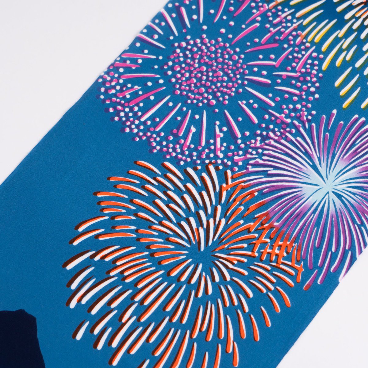 KAMAWANU_PR's tweet image. 今日は、隅田川花火大会です🎆
熱中症対策を万全に、花火鑑賞をお楽しみください🪄
浅草・公会堂にほど近い #かまわぬ浅草店
では、夏祭りにぴったりな、てぬぐいや豆団扇、扇子もご用意しております!
是非、涼みにいらしてください☺️
kamawanu-store.jp/products/06072…
#かまわぬ #手ぬぐい