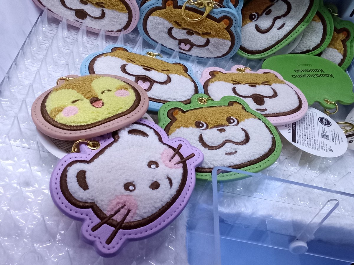 r1_hamamatu's tweet image. ✨️#ラウンドワン浜松 アミューズメント情報✨️
本日、
#可愛い嘘のカワウソ からもこもこサガラ刺繍キーホルダーが登場いたしました❕️
全5種類で🦦カワウソ🦦は3種類の表情がございます❕️
もこもこしていて触り心地もとてもいいので、ぜひゲットしてくださいね🎶
#ラウンドワン