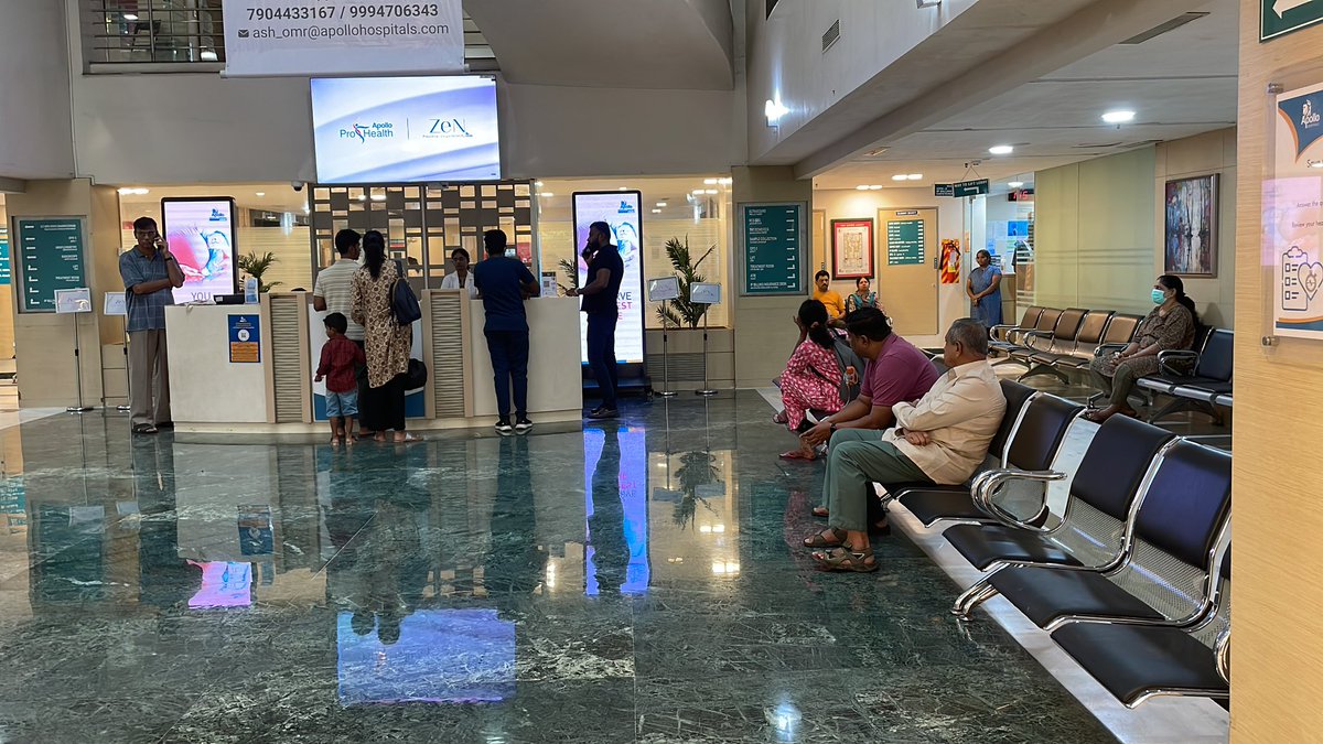 Narayani07's tweet image. As I sit in the hospital I am wondering.
Tech earns crores.
But a whole bunch of others keep the system alive and the world running.
But no one notices them.
I notice people who are here on an early shift, have taken crowded trains, perhaps work two shifts to handle the load…