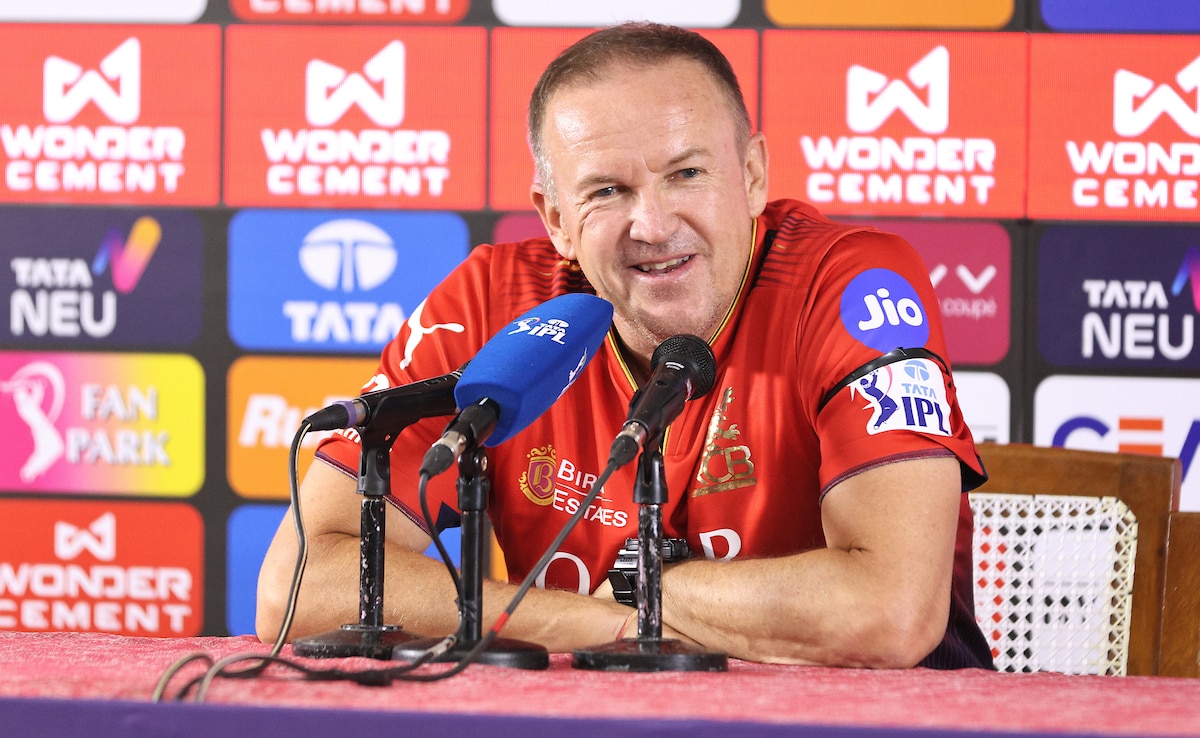 RCBXTRAOFFICIAL's tweet image. Take a moment and thank this guy for backing Tim Monster David.
Greatest Head Coach For Us !!