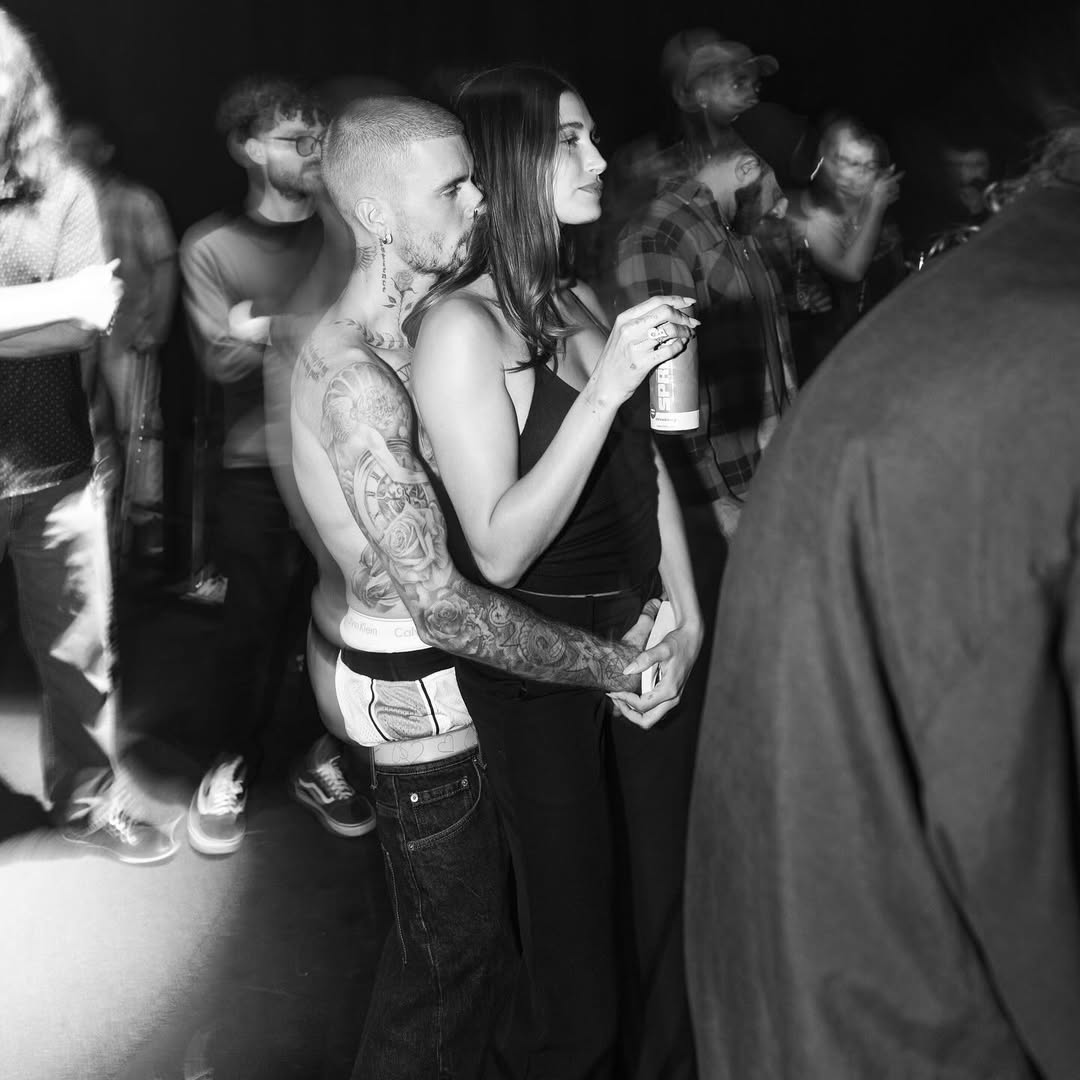 portalhaileybr's tweet image. Hailey Bieber e Justin Bieber durante a festa &quot;SWAG x SKYLRK&quot;, promovida pelo Spotify no The Bird Street Club, em West Hollywood, Califórnia. (24/07)