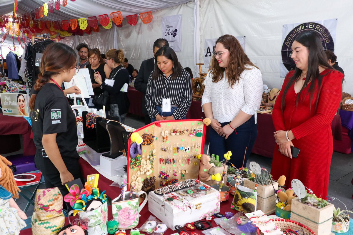 Alejandra Pacheco Mex (@ale_pachecomex) on Twitter photo Hoy visitamos la Feria de Tecali de Herrera, donde tuve el gusto de saludar y reconocer el talento de las artesanas y artesanos que estarán presentes del 25 al 29 de julio. ✨
Su trabajo refleja la riqueza cultural y el orgullo de nuestras tradiciones. ¡No se la pierdan! 🎭🫰 Hoy visitamos la Feria de Tecali de Herrera, donde tuve el gusto de saludar y reconocer el talento de las artesanas y artesanos que estarán presentes del 25 al 29 de julio. ✨
Su trabajo refleja la riqueza cultural y el orgullo de nuestras tradiciones. ¡No se la pierdan! 🎭🫰