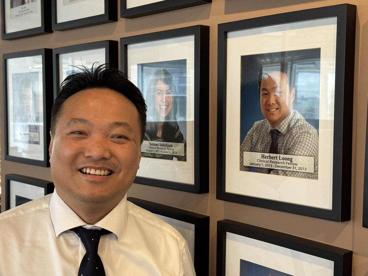 herbloong's tweet image. #Honoured and #humbled to be back at @pmcancercentre @UHN @SarcomaToronto 🇨🇦 to meet old and new colleagues and friends.
Thank you for coming in bright and early on a Friday morning for #GrandRounds 🎙️.
Found my fellowship photo as well! 📸
#LCSM @CUHKMedicine #CUHKSarcoma