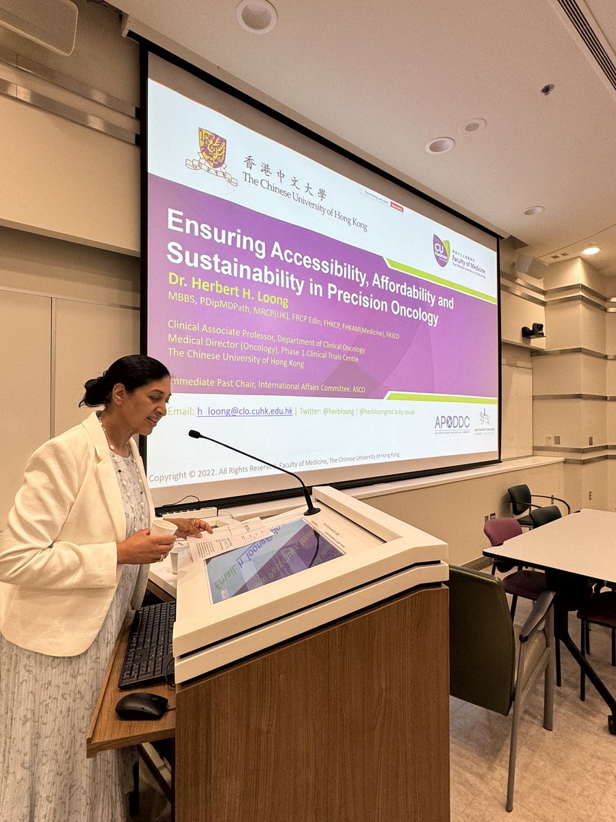 herbloong's tweet image. #Honoured and #humbled to be back at @pmcancercentre @UHN @SarcomaToronto 🇨🇦 to meet old and new colleagues and friends.
Thank you for coming in bright and early on a Friday morning for #GrandRounds 🎙️.
Found my fellowship photo as well! 📸
#LCSM @CUHKMedicine #CUHKSarcoma