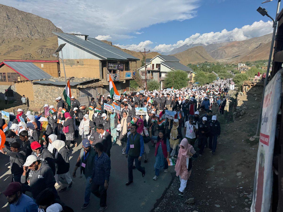 YASMinistry's tweet image. The mountains of Drass whisper stories of valour as the Kargil Vijay Diwas Padyatra was officially flagged off by Hon’ble Union Minister of Youth Affairs & Sports, Dr. Mansukh Mandaviya. On July 26, 2025, we marched in remembrance, marking 26 years of India’s victory in the…