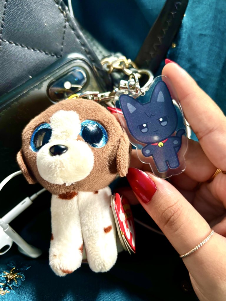 aiss3an's tweet image. good morning everyone 🦚♥️‼️ taking wooyonyang to a wedding today 🥰♥️ what’s your weekend plans? 💖