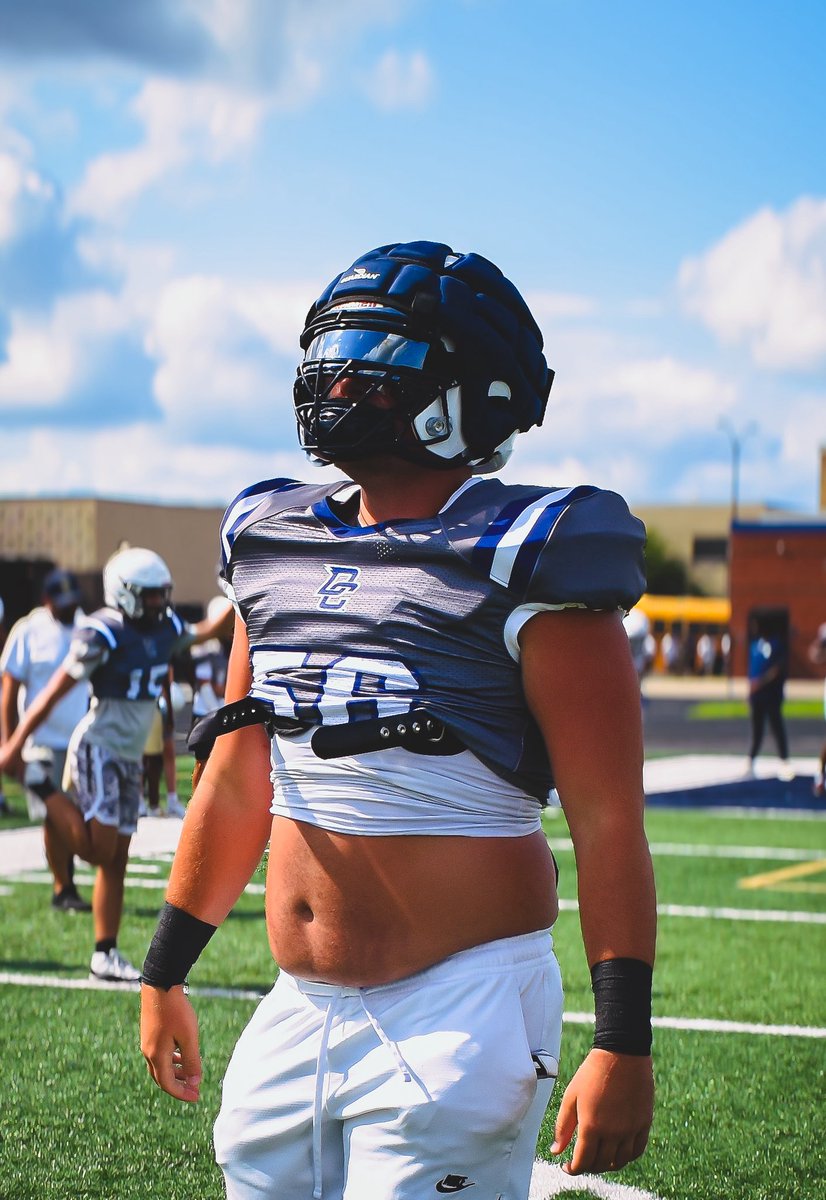SarahSurber56's tweet image. DC Hawk Football July Varsity Scrimmage 7.17.25 💙💛🦅🏈
📸: @SarahSurber56