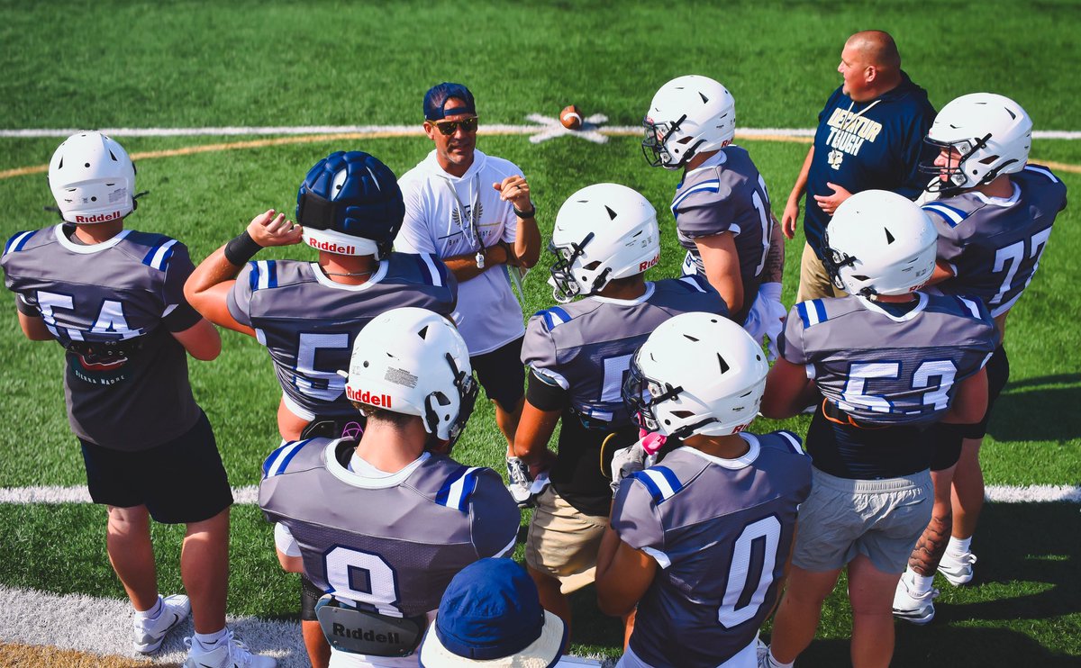SarahSurber56's tweet image. DC Hawk Football July Varsity Scrimmage 7.17.25 💙💛🦅🏈
📸: @SarahSurber56