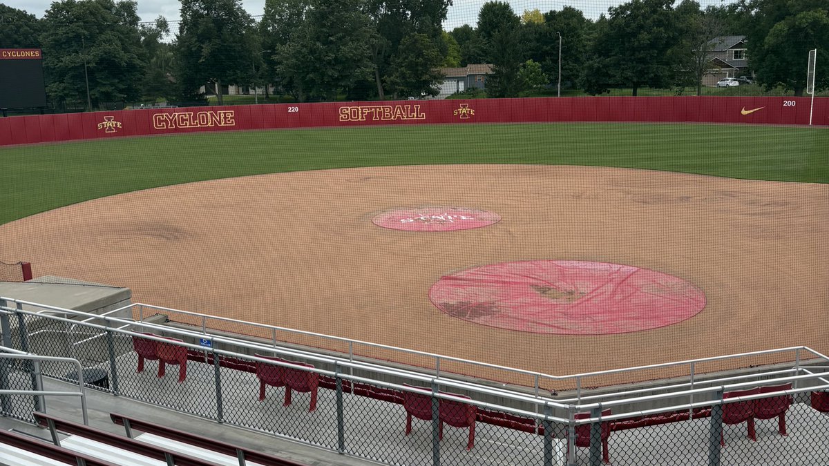 ShaelynEric2027's tweet image. 2 days in on our road trip across the country from Indianapolis to L.A.! My dad and I have been able to see some pretty amazing universities and fields! 🌾🚗💨
@2Ganeff @CoachDeOliveira @TonySmithNUSB @StacyMayJohnson @CoachPinkerton