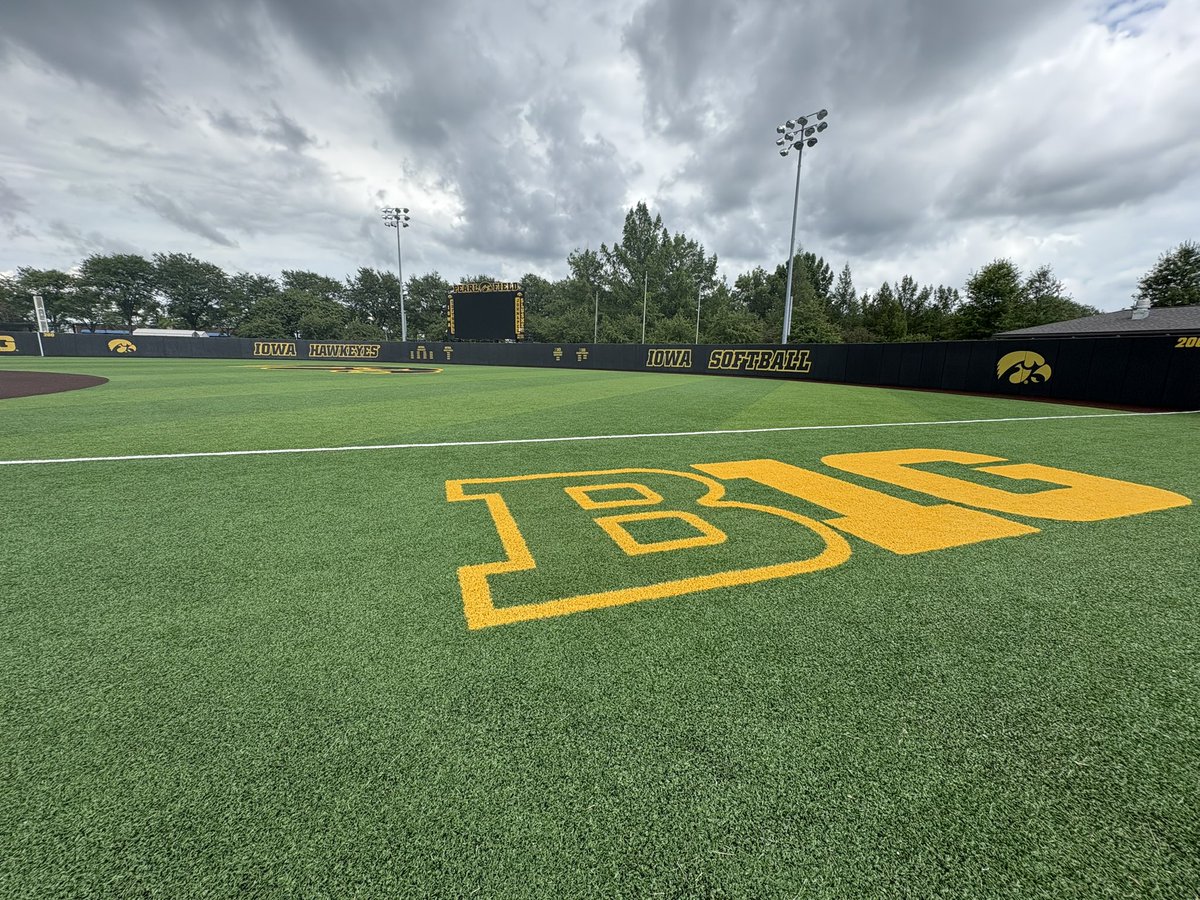 ShaelynEric2027's tweet image. 2 days in on our road trip across the country from Indianapolis to L.A.! My dad and I have been able to see some pretty amazing universities and fields! 🌾🚗💨
@2Ganeff @CoachDeOliveira @TonySmithNUSB @StacyMayJohnson @CoachPinkerton