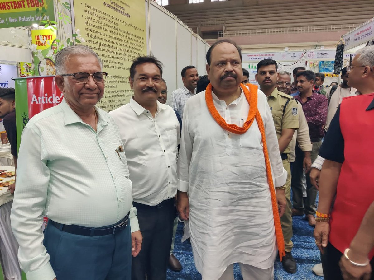 lubindia's tweet image. 🌟 स्वयंसिद्धा संकल्प सूत्र एग्ज़िबिशन 2025 🌟
📍 द्वितीय दिवस – 25 जुलाई 2025 | स्थान – खेल प्रशाल, इंदौर
🎤 पैनल चर्चा:
"महिला उद्यमी: सपनों से सृजन तक"
महिला सशक्तिकरण को समर्पित इस विशेष सत्र में देशभर की प्रेरणादायी महिला उद्यमियों ने अपने संघर्ष, सफलता और विज़न को साझा…