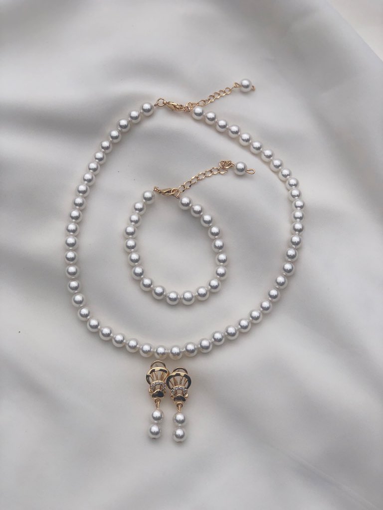 moladelagos's tweet image. Treat yourself or your favorite girl(s) to some gorgeous handmade jewelry pieces this weekend. 🛒