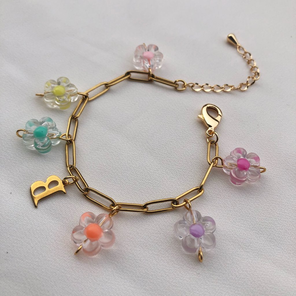 moladelagos's tweet image. Treat yourself or your favorite girl(s) to some gorgeous handmade jewelry pieces this weekend. 🛒