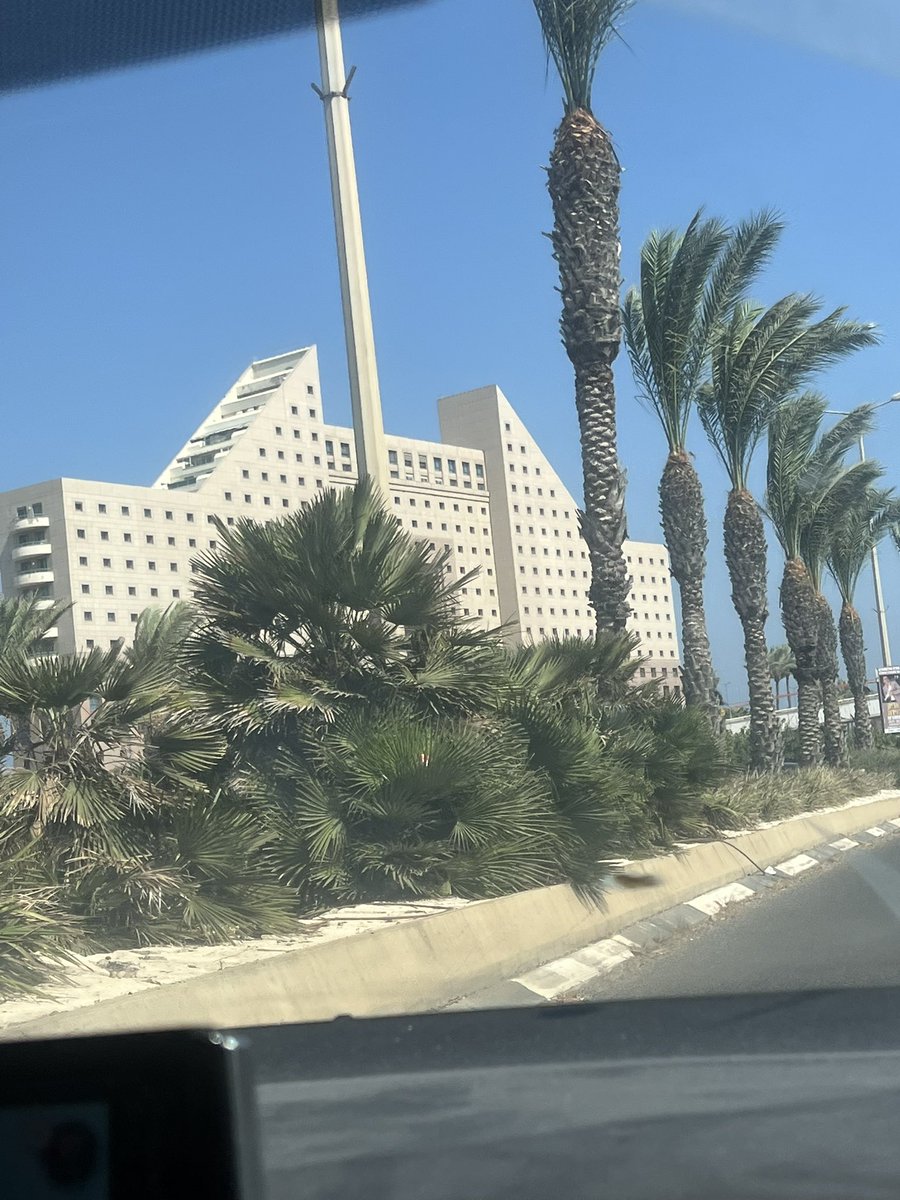 tirosh_nadav's tweet image. הבניין השנוא על חיפאים