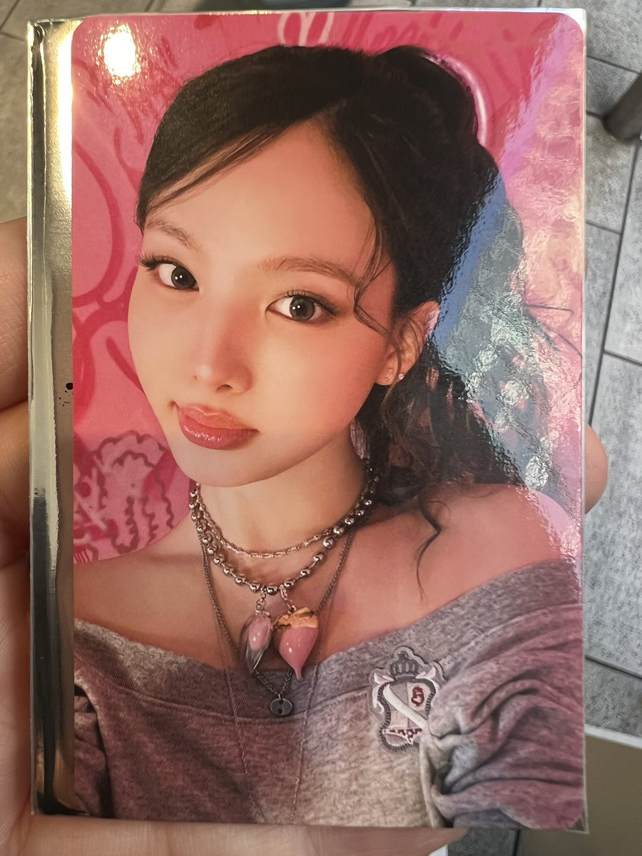 saaaypn26's tweet photo. TWICE POPUP 特典トレカ

譲     ナヨン 
求      サナ https://t.co/gimiOdyUnP
