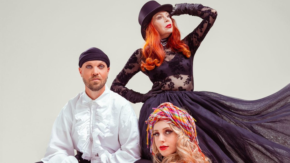 EDC-dansers en Penney de Jager schitteren deze zomer op De Parade in Amsterdam én Utrecht dlvr.it/TM74Gv