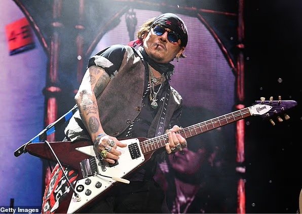 TopDepp's tweet image. Johnny Depp makes surprise appearance at Alice Cooper's London gig as they perform Black Sabbath's Paranoid dedicated to Ozzy Osbourne 1/2