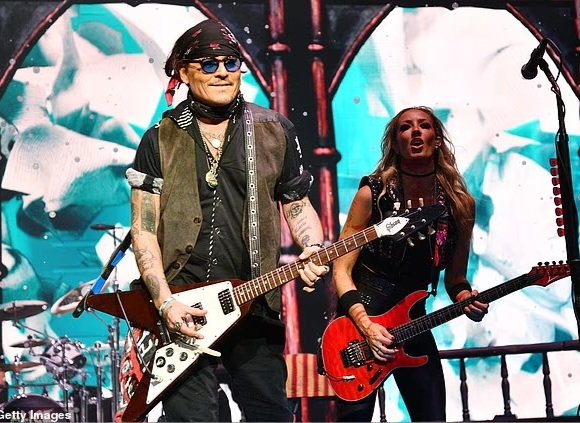 TopDepp's tweet image. Johnny Depp makes surprise appearance at Alice Cooper's London gig as they perform Black Sabbath's Paranoid dedicated to Ozzy Osbourne 1/2