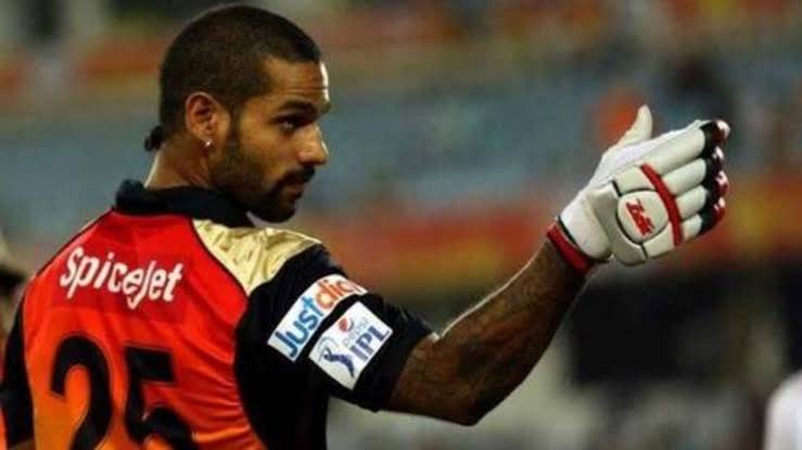 Cricketwithme15's tweet image. Dhawan said in Autobiography he left SRH due to Salary issue
He was getting 12.5 cr each year 2014 to 2017 but next year he got just 5.2 cr in auction Dhawan was very angry he didn't talk with coaches staff and had multiple fight with VVS then he left SRH for DC