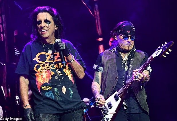 TopDepp's tweet image. Johnny Depp makes surprise appearance at Alice Cooper's London gig as they perform Black Sabbath's Paranoid dedicated to Ozzy Osbourne 2/2