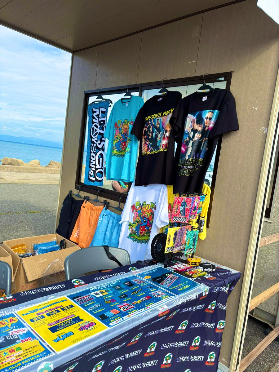maysonsparty_jp's tweet image. 男鹿フェス2025 MAYSON's PARTY 物販は19時までとなります🛍️
ツアーファイナルシリーズチケットも販売しています‼︎
是非お立ち寄り下さい。
#MAYSONsPARTY