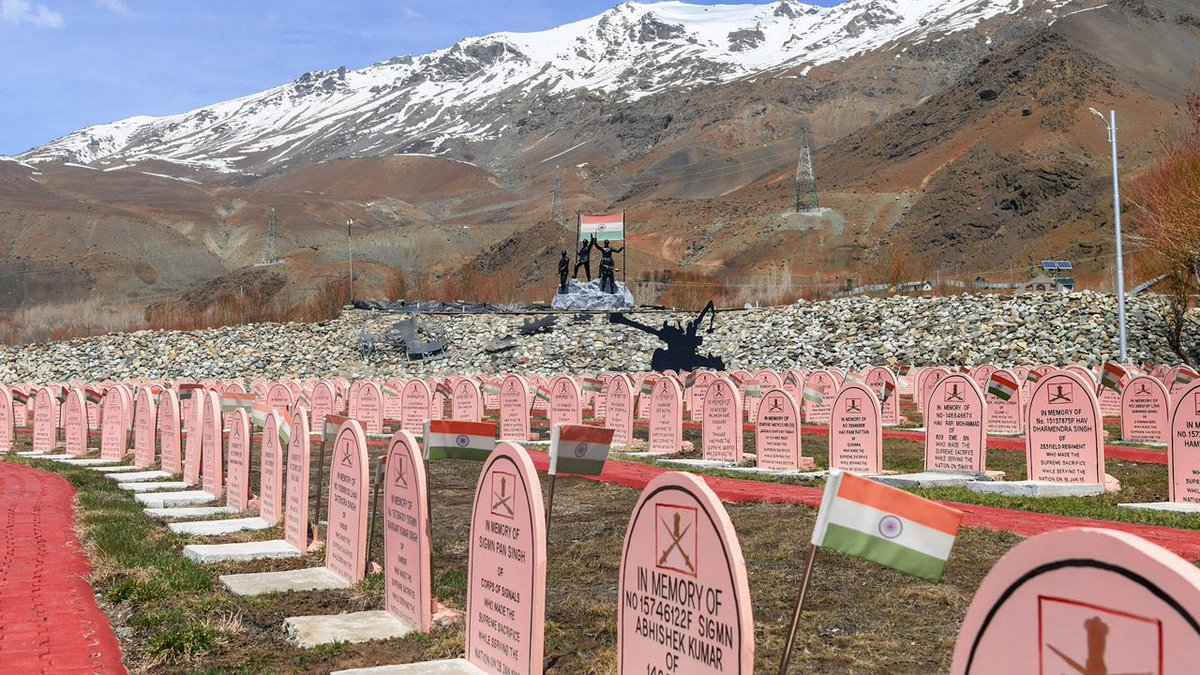 MeherRamesh's tweet image. 🇮🇳🇮🇳🇮🇳🇮🇳 Indian Army 🇮🇳🇮🇳🇮🇳🇮🇳
is the reason we are living at peace ,our Soldiers sacrifice at borders runs this Nation strong,
Their courage scripted history on the mountains.”
“The brave die never, though they sleep in dust: Their courage nerves a Lakhs living men”
Remembering…