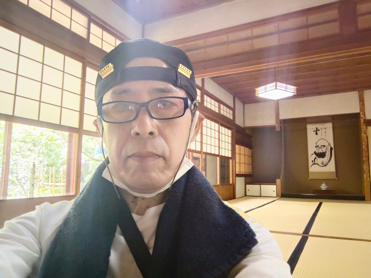 京都で撮影中
レイヤーさん飲み物買いに
行ってます
ビール飲みたい
あちちち〜