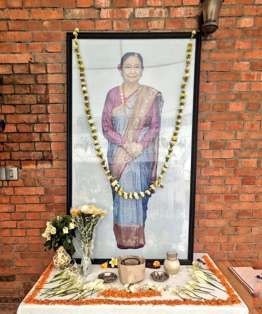Himalayabiraj's tweet image. हार्दिक श्रद्धाञ्जली, ठूलो माँ।।।
एक सताब्दीभन्दा बढीको जीवन — १०१ वर्षीय आदरणीय ठूलो मुमा जवाहर देवी श्रेष्ठको निधनले मर्माहत छु।
तपाईंको आशीर्वाद र मार्गदर्शन सदैव शिरोपर रहिर होस्। 🙏