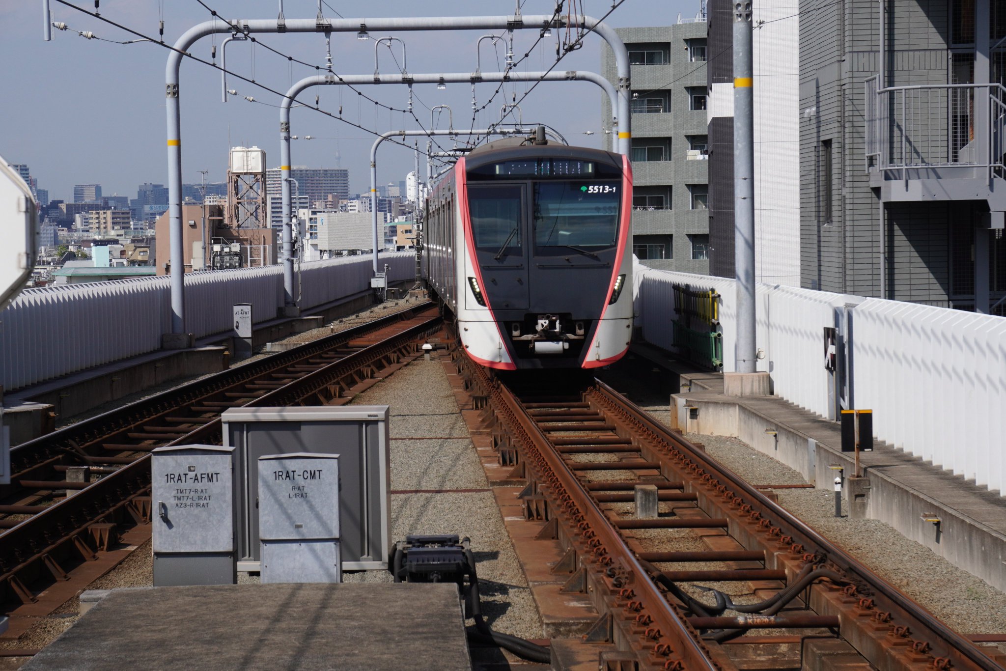 遙かなる鉄路を歩みて―ある鉄道マンの激動の軌跡 The 