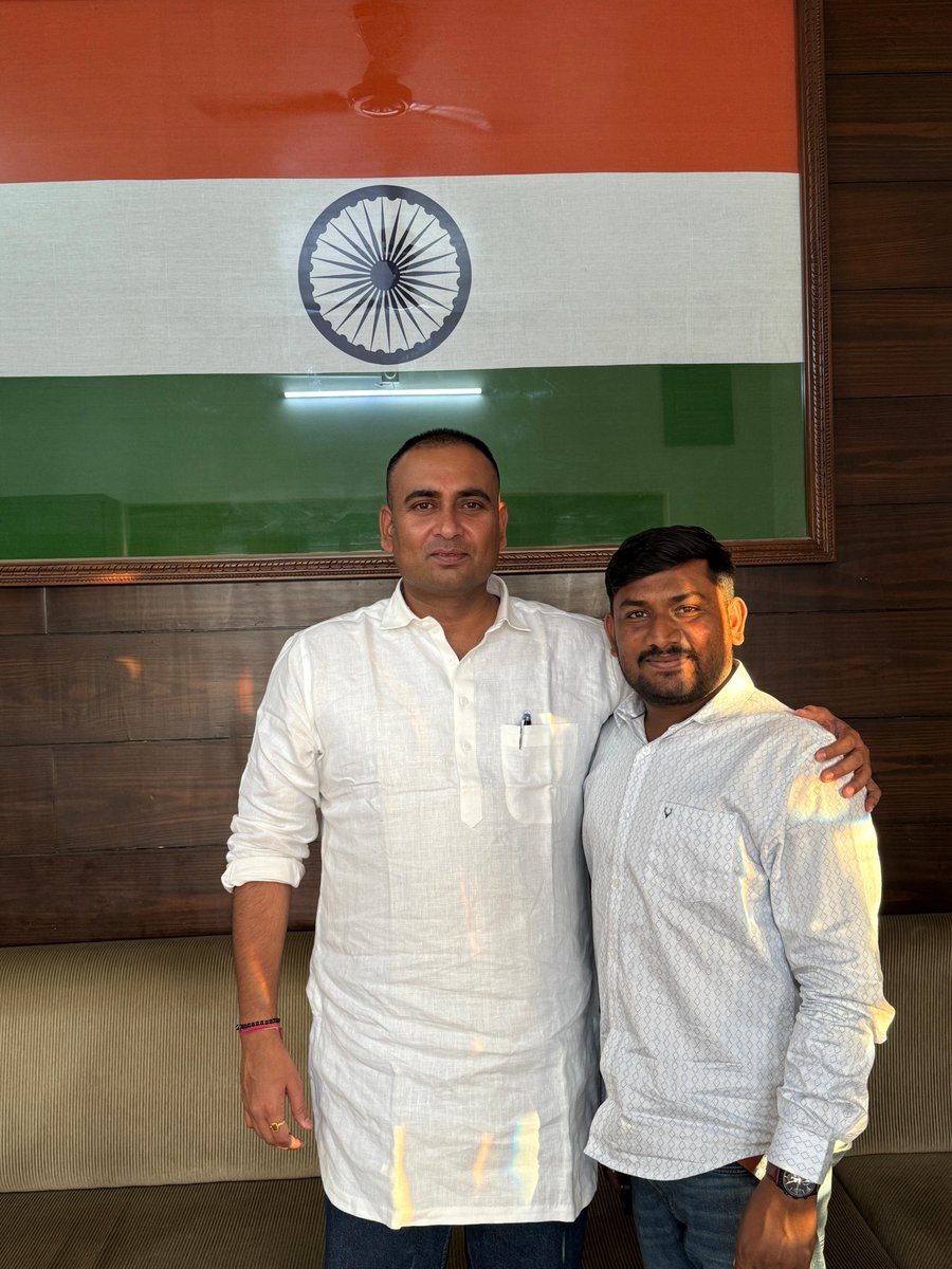 AzadBarmer's tweet image. प्रिय भूपेंद्र राजबेरा को बाड़मेर एनएसयूआई जिलाध्यक्ष नियुक्त किए जाने पर हार्दिक बधाई एवं शुभकामनाएं।
आशा है कि आप संगठन की नीतियों के अनुरूप धरातल पर सक्रिय रहकर छात्र हितों की रक्षा हेतु संघर्षरत रहेंगे और युवाओं की आवाज बुलंद करेंगे।