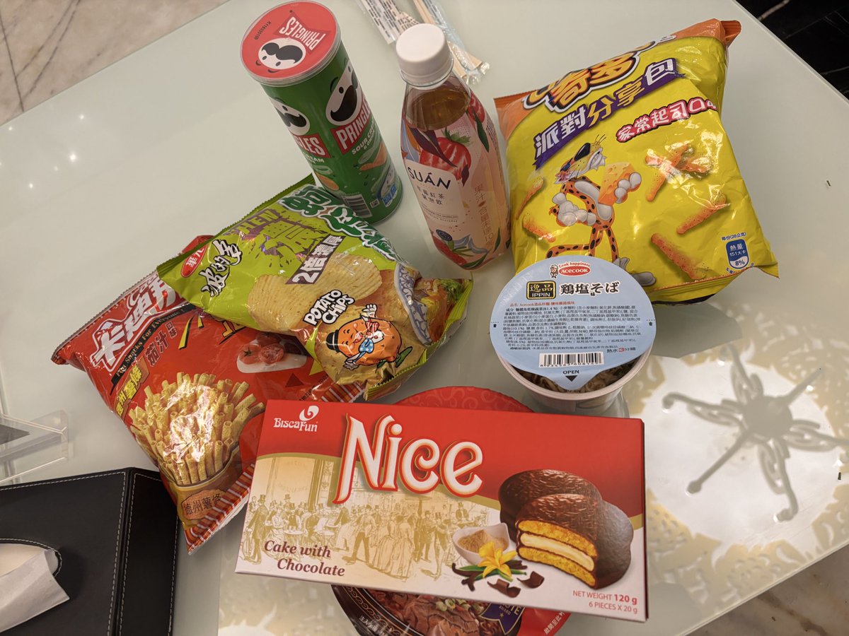 第一次體驗帶女兒汽旅野餐🤩
有KTV還有泳池！！
一進門就好驚嘆🫢