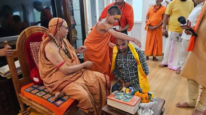 अखिल ब्रह्माण्ड के सनातन हिन्दू धर्म के सर्वोच्च धर्मगुरु,परम गोभक्त <a href="/jyotirmathah/">1008.Guru</a> जगद्गुरु शंकराचार्य अनंतश्री विभूषित स्वामिश्री: अविमुक्तेश्वरानंद सरस्वती महाराज जी के वर्धापन दिवस (जन्म दिवस) पर शत शत दंडवत प्रणाम।🙏🚩
एक देश एक संकल्प
#गौमाता_राष्ट्रमाता
#shankaracharyas