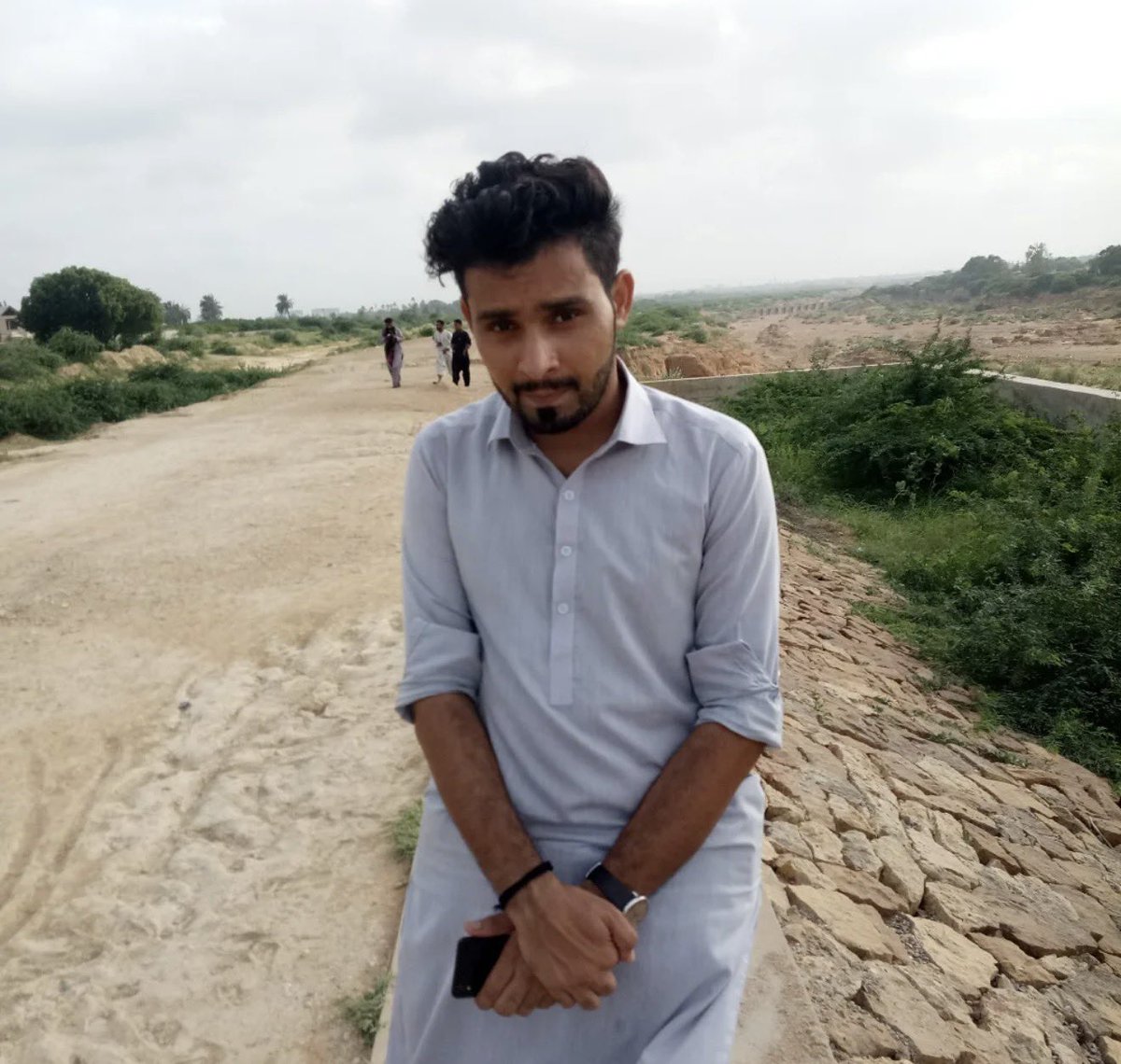 SaveChangaiz's tweet image. Day 6: Still no sign of Changaiz Sahir Baloch. Each passing day feels heavier. His laughter once filled spaces where books lived — now there’s only silence. We will not let this silence win. We demand his safe return. #ReleaseChangaizSahirBaloch #StopEnforcedDisappearances