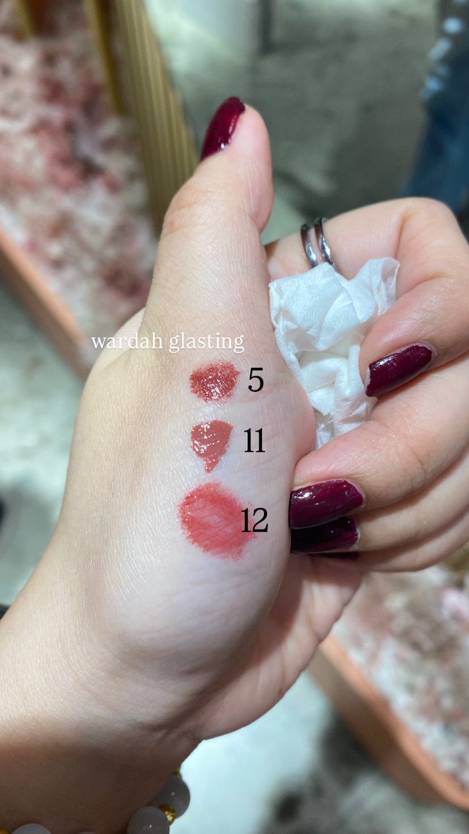 jaywonult's tweet image. guys pls saranin wardah glasting no berapa yg bagus diombre sama somethinc checkmatte ku ini? pengen hasil yg pink segeeer, tp ada saran lain kah? denger2 glasting agak oksidasi😭😭😭😭