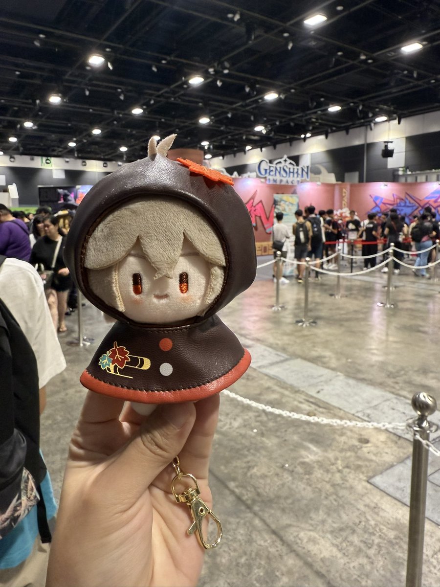 candyydreams's tweet photo. Waiting to go to the Genshin booth! 
#GenshinImpact #HoYoFEST2025 https://t.co/4LIpEM2oRK