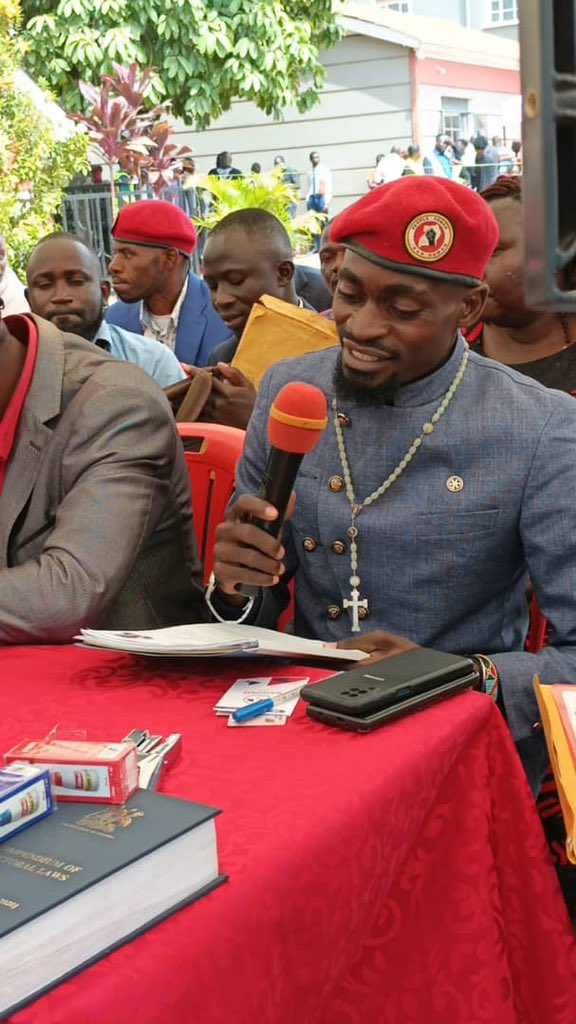 SuspectNup's tweet image. “Why complain about those members in parliament who have over stayed in power Of your not willing to stand against them? I could just sit back and grumble about museveni’s prolonged rule I choose to take a stand so you should” @HEBobiwine 
That’s why am standing against Segoona
