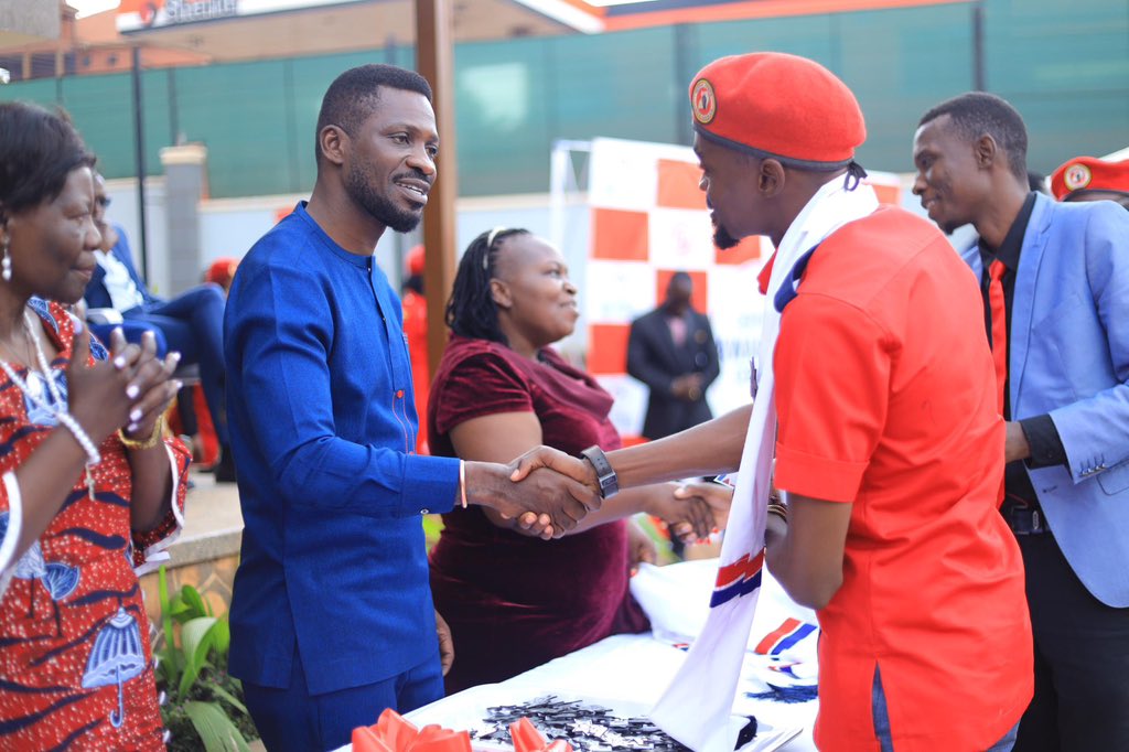 SuspectNup's tweet image. “Why complain about those members in parliament who have over stayed in power Of your not willing to stand against them? I could just sit back and grumble about museveni’s prolonged rule I choose to take a stand so you should” @HEBobiwine 
That’s why am standing against Segoona