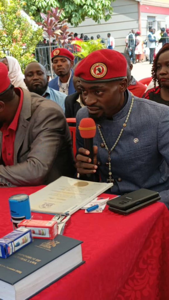 SuspectNup's tweet image. “Why complain about those members in parliament who have over stayed in power Of your not willing to stand against them? I could just sit back and grumble about museveni’s prolonged rule I choose to take a stand so you should” @HEBobiwine 
That’s why am standing against Segoona