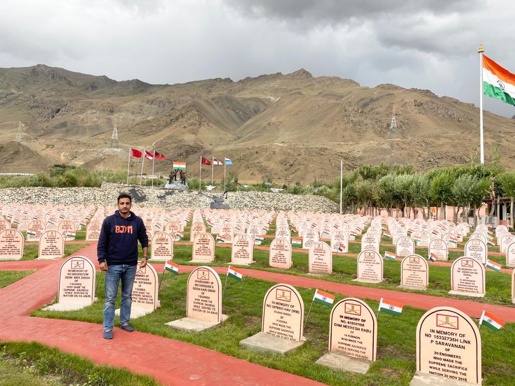 aquibmir71's tweet image. Heartfelt greetings to the countrymen on Kargil Vijay Diwas. This occasion reminds us of the unparalleled courage and valor of those brave sons of Mother India who dedicated their lives to protect the nation's pride.
Retweet with Jai Hind