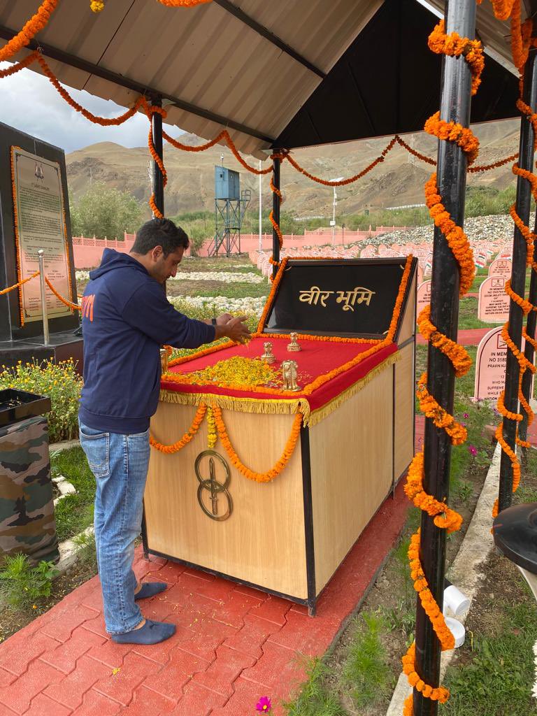 aquibmir71's tweet image. Heartfelt greetings to the countrymen on Kargil Vijay Diwas. This occasion reminds us of the unparalleled courage and valor of those brave sons of Mother India who dedicated their lives to protect the nation's pride.
Retweet with Jai Hind
