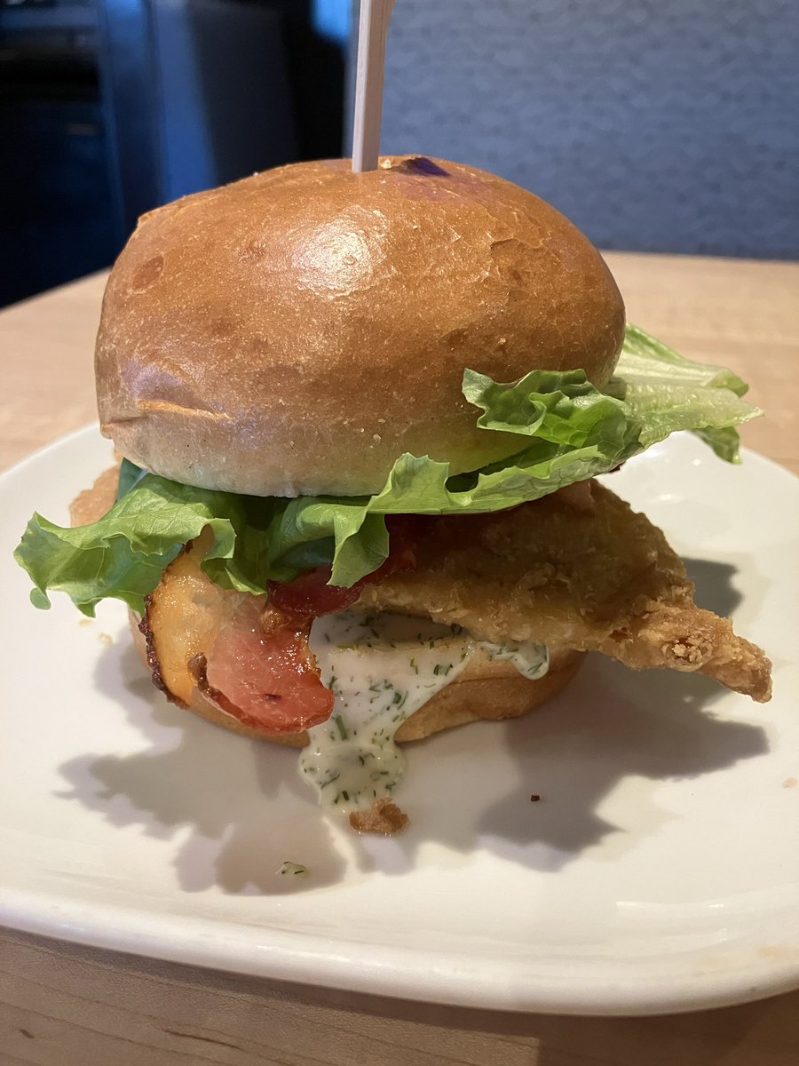 PopRockShawty's tweet image. strawberry pineapple sparkler ๐๐ and honey dill fried chicken burger ๐