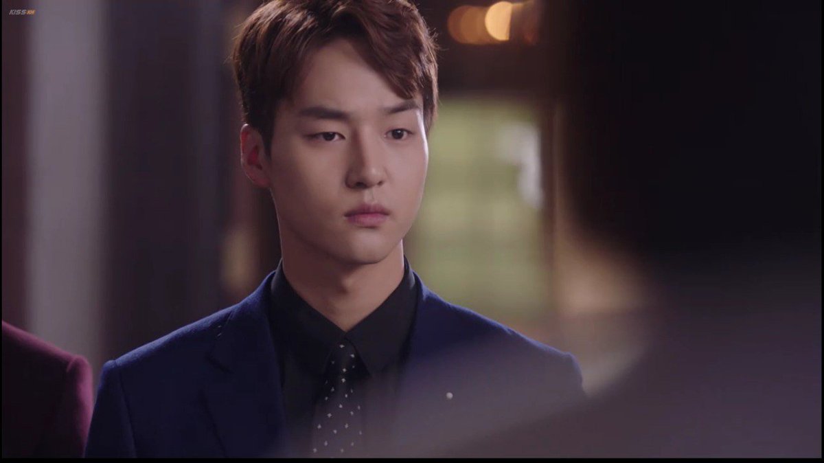 eun__xx__'s tweet image. cracking up at the way do inbeom can stop his mouth from saying a thing but his left eyebrow would still definitely say it pls the 🤨 emoji rlly hate to see him coming